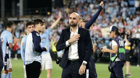 Claudio Gir�ldez, emocionado, tras la clasificaci�n europea del Celta del pasado mes de mayo.