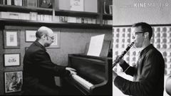 Piano e clarinete. Fotograma da gravaci�n da peza �Pie Jesu R�quiem�, coa que Carlos Timiraos e Pl�cido Travieso, profesor no Conservatorio de M�sica de Viveiro, renden homenaxe �s v�timas do covid-19