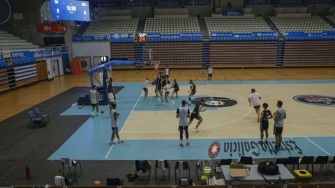 Primer entrenamiento del Breog�n 2026-2027 en el Pazo dos Deportes de Lugo