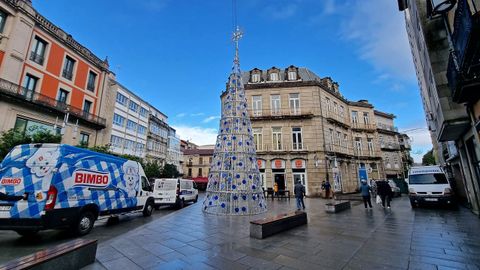 Preparativos de la decoracin navidea en Pontevedra