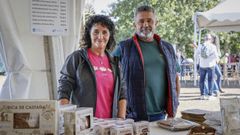 Mar�a N�voa y Fernando Dom�nguez con los productos de Sofragal en Crianza Trevinca en A Veiga.