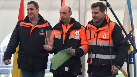 Jornada de convivencia de agrupaciones de Protecc��n Civil en Allariz.Los voluntarios veteranos recibieron homenajes y tambi�n los responsables del servicio de Emerxencias de la Xunta y organizadores de la jornada