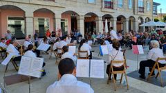 La banda de Bobor�s, en O Carballi�o