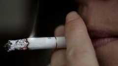 Ser fumador pasivo aumenta hasta un 30% el riesgo de ictus o infarto
