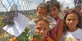 Flores y velas en recuerdo a las v�ctimas
