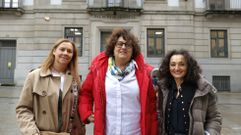 De izquierda a derecha, Carmen Alfonsín, Dolores Carpintero y Rosa Santos, tres de las abogadas de oficio que siguen en huelga.