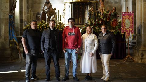 As� se preparan los pasos de Semana Santa en Celanova.
