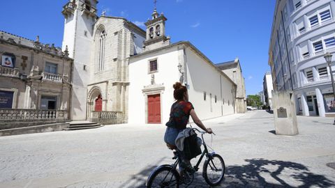 La Capela de A Soidade muestra una nueva imagen exterior y la iglesia de San Pedro, junto al Museo Provincial, fue restaurado hace dos aos