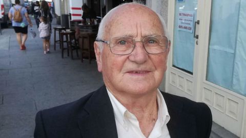 Segundo Fernando P�rez. 86 a�os. Naci� y vive en Viveiro. Trabaj� en el campo.