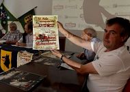 Talo Gonz�lez, en primer t�rmino, en la presentaci�n del programa del Mercado Medieval.