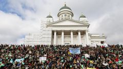 Finlandeses manifest�ndose en Helsinky