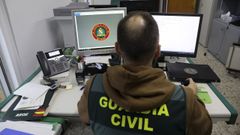 Imagen de archivo de un equipo de la Guardia Civil de ciberdelitos