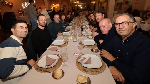 FIESTA SORPRESA POR JUBILACION EN EL RESTAURANTE XOANES A ROSA FERNANDEZ,