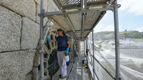 Trabajos de restauracin en la iglesia de Meira