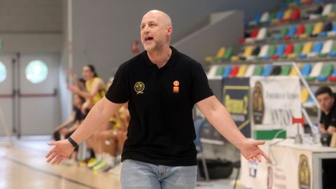 Manu Santos, entrenador del Cortegada