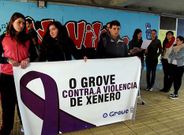 <span lang= es-es >Los j�venes, los protagonistas</span>. Los estudiantes del Monte da Vila, en O Grove, se encargaron  de elaborar y leer el manifiesto municipal, que titularon �Agora t�canos a n�s�.