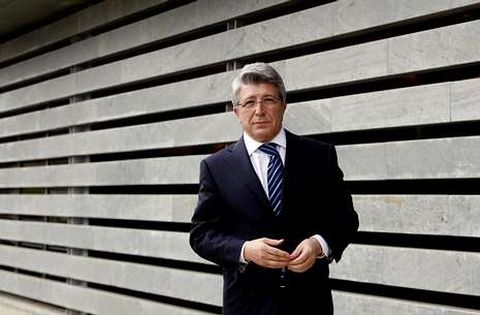 Cerezo Torres es presidente del Alt�tico Madrid y productor cinematogr�fico.