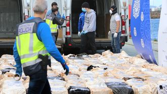 Los fardos a bordo del Karar, que zarp� de Panam�, se desembarcaron en Vigo tras el abordaje de la Polic�a Nacional y Vigilancia Aduanera a 300 millas de las islas C�es.