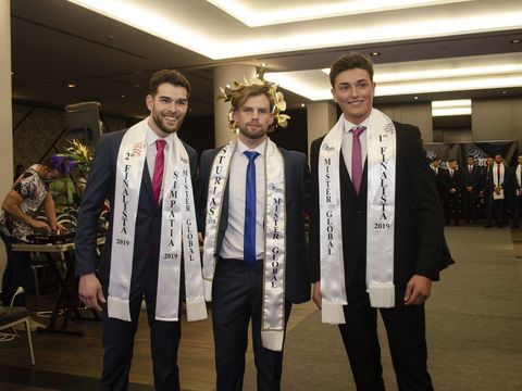 El ganador del concurso �Mister Global Asturias�, Alberto Mart�nezAlberto Mart�nez junto a Adri�n Men�ndez y Pablo L�pez, los finalistas