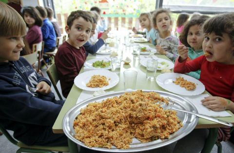 La red de comedores escolares tiene como objetivo inculcar h�bitos alimenticios saludables. 
