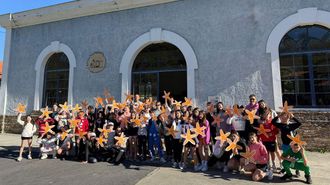 El museo de San Finx reabri� sus puertas con la visita de usuarios de los campamentos de Semana Santa del Liceo de Noia