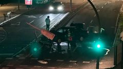 Un vehculo impacta contra una farola en San Roque de Afuera