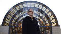 Romon fotografado na terraza do Centro Comercial Camelias de Vigo