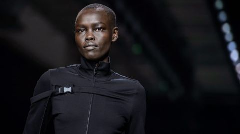 Desfile del dise�ador japon�s Yohji Yamamoto.