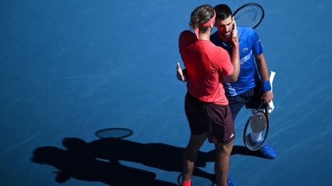 Alexander Zverev anima a Novak Djokovic tras retirarse lesionado