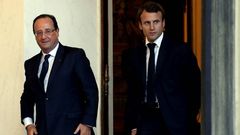 Emmanuel Macron con Hollande a la salida de una reuni�n en octubre del 2013