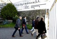 Los miembros de la comisi�n municipal visitaron ayer la f�brica de Vilaxo�n.
