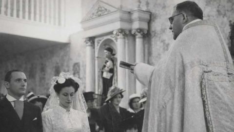 Una boda celebrada en esa capilla de la f�brica de Xuvia en el a�o 1945. 