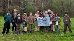 Escolares de Celanova participantes en la actividad de peque�os ornit�logos organizada por Amigas das Cego�as dentro del programa Voz Natura.