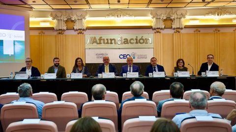 David Mart�nez presidi� su primera asamblea general como presidente de la CEO