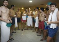 Por un d�a, cambiaron sus equipajes deportivos por toallas, gorros, ba�adores y chanclas. 