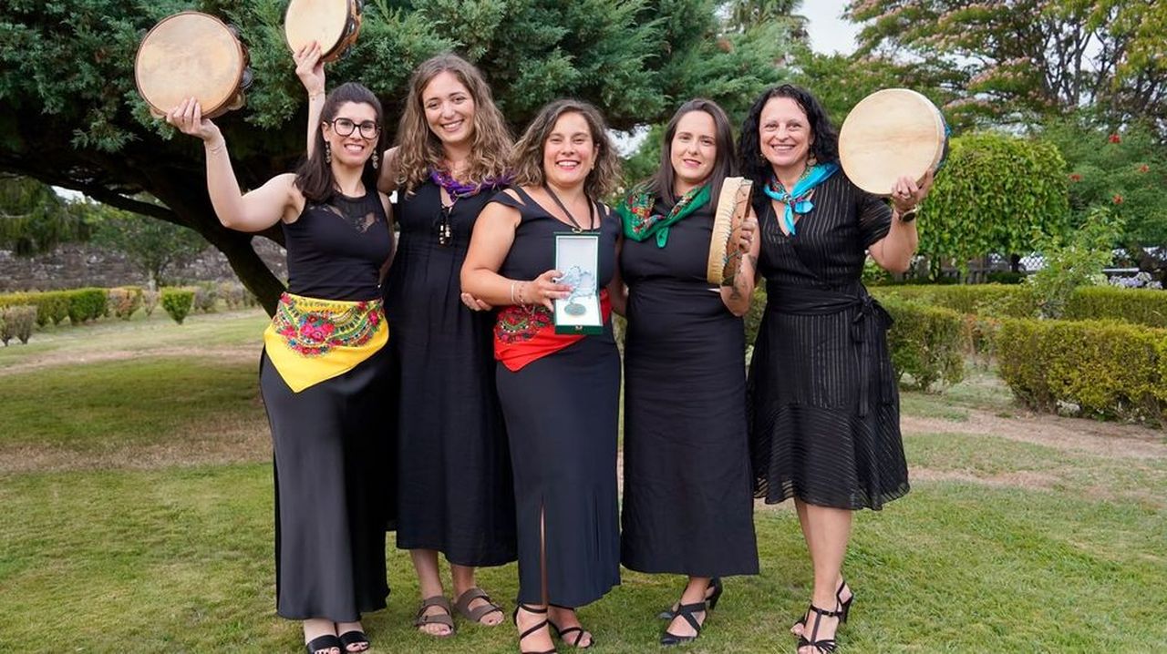 Estas cinco amigas llevan cerca de dos décadas haciendo país a golpe de pandereta