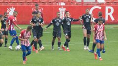 Los jugadores del Lugo celebran el gol de la victoria