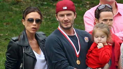 A pesar de que los compromisos profesionales de la pareja los mantiene constantemente de viaje, los Beckham dividen su residencia principal entre Londres y Miami