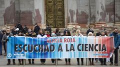Fernando Valladeras ( a la izquierda) esta semana frente al Congreso