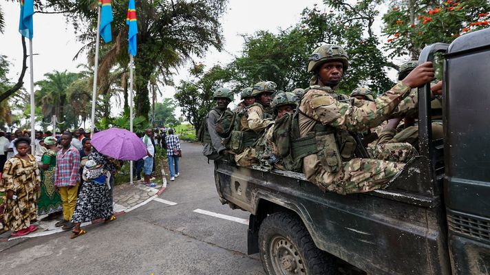 Miembros del M23 circulando por las calles de Goma, capital de la región congoleña de Kivu