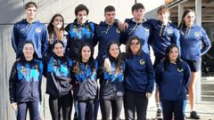 Los deportistas boirenses y su entrenador, en el campeonato.