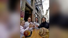Toda la familia se dedica a la hosteler�a en A Ra��a