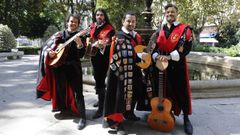 Cuatro de los seis integrantes que forman el grupo permanente de la tuna ourensana