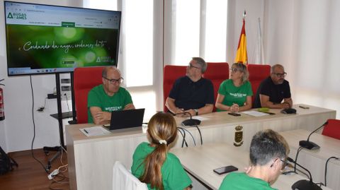 El alcalde y presidente de Augas de Ames, Blas Garc�a, present� la nueva web