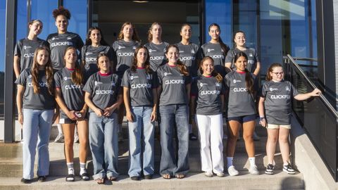 Presentaci�n del equipo femenino s�nior del Clickfer Laracha.