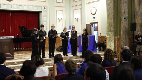 Tambi�n hubo m�sica a cargo de Noem� Mazoy y del sexteto vocal C�ntico Dom�stico