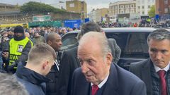 Juan Carlos I llegando al estadio del Chelsea en Londres para asistir al partido del Real Madrid, este martes.