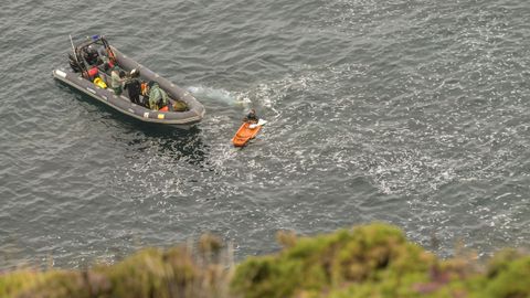 -El helicptero de Bomberos de Asturias ha localizado un cadver en un acantilado de la zona de Cabo Vidio, donde est trabajando el operativo para localizar al alcalde de Soto del Barco, Jaime Prez