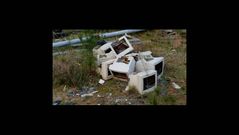Material abandonado junto al punto limpio