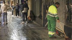 Imagen de archivo de una noche de fiesta en la calle Alfredo Bra�as de Santiago, en la que vecinos se quejan desde hace a�os de exceso de ruidos